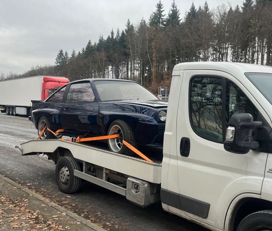Transportfahrzeug für Umzug und Haushaltsservice